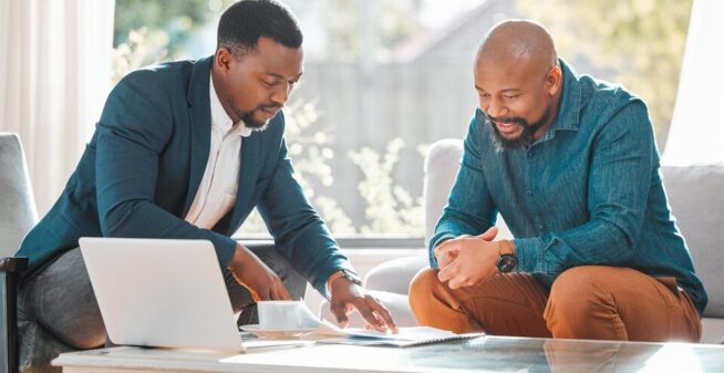 [fpdl.in]_broker-contract-talking-man-house-meeting-consultation-advice-financial-advisor-with-client-black-person-investment-savings-budget-insurance-plan-paper_590464-192420_large